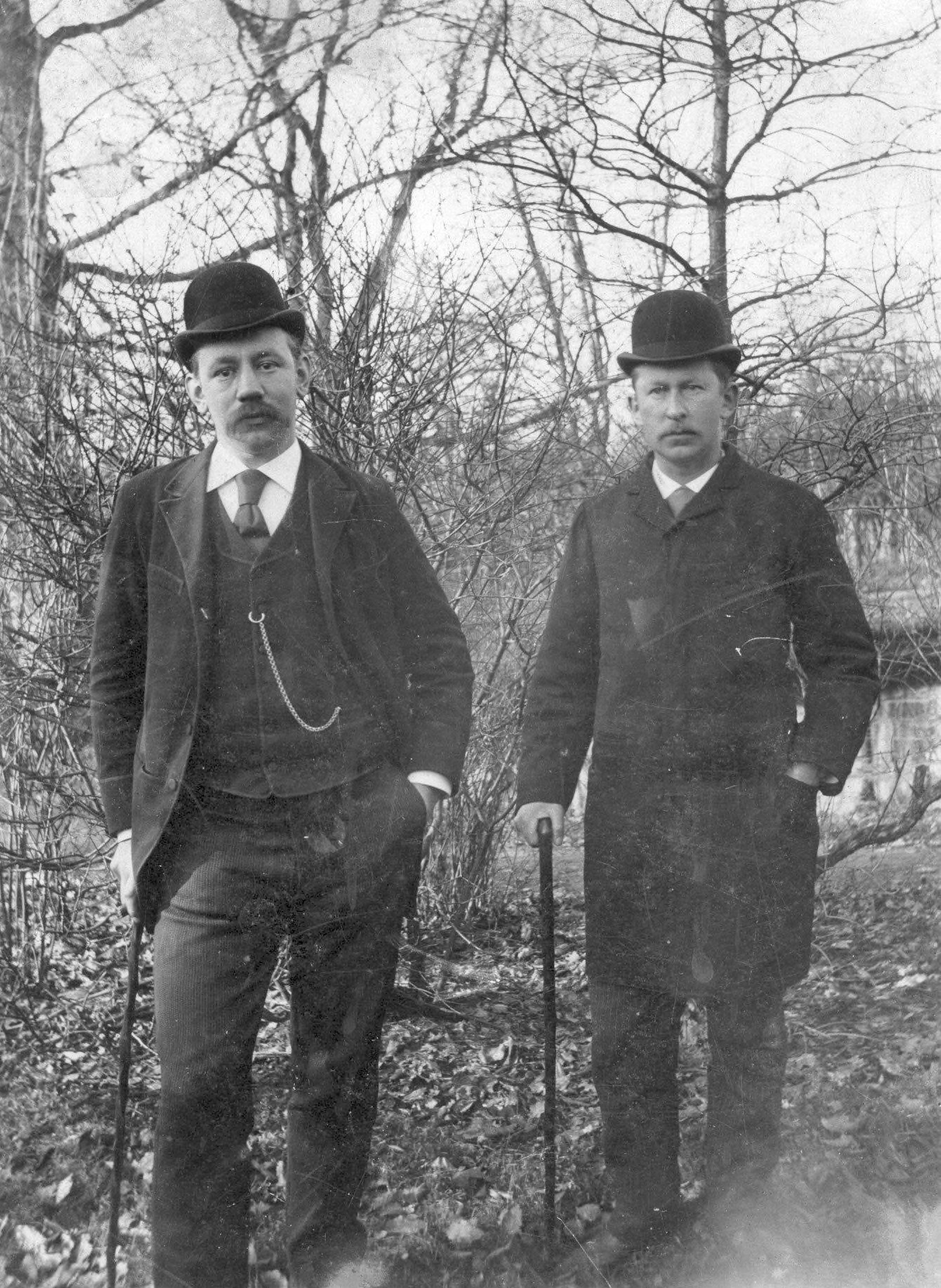 Dhr. Marius Hendrik Gratama (1861-1919) en rechts op de foto dhr. Jan Abraham Rudolph Kymmell (1851-1922). Familiearchief Gratama, Drents Archief.