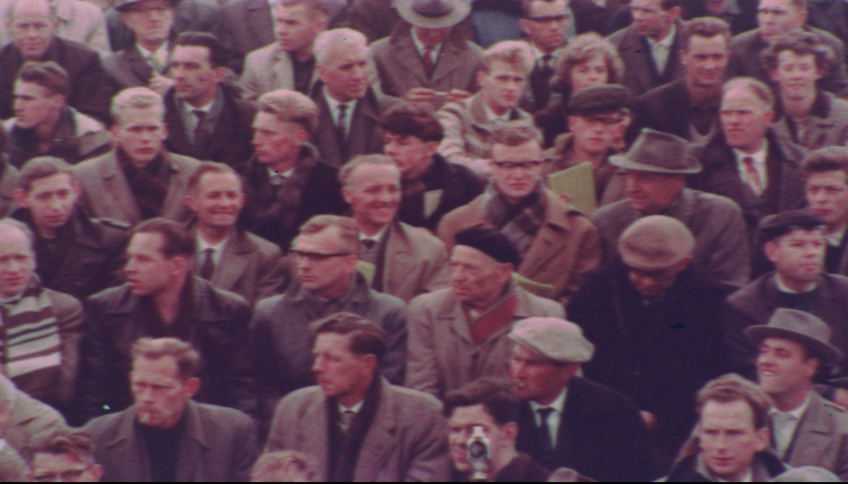 Toeschouwers tijdens de TT Assen in 1962.